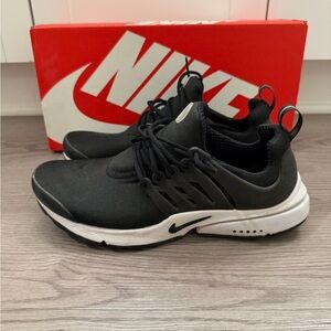 Nike Air Presto - White/Black
